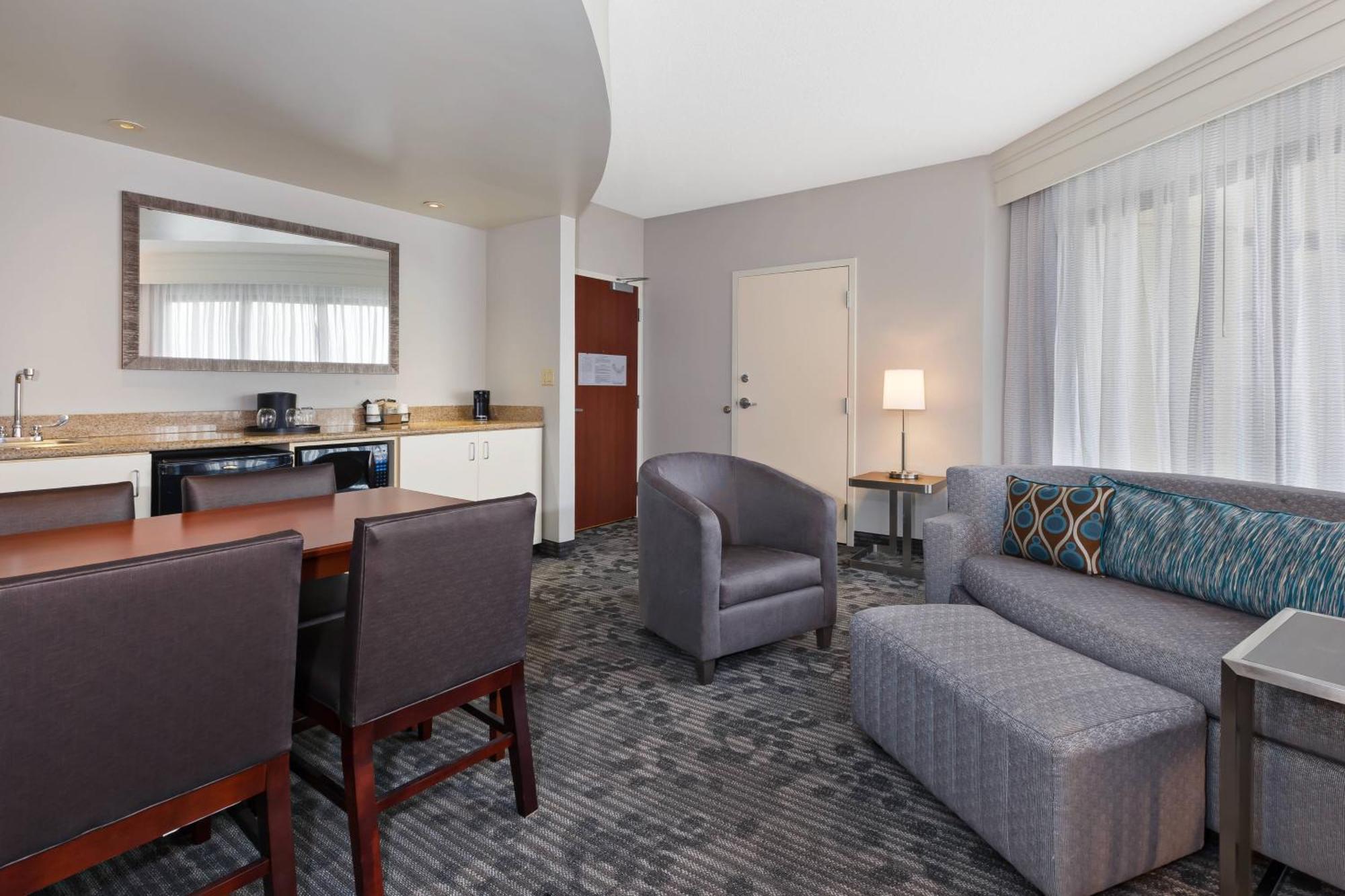 Courtyard By Marriott Oklahoma City Downtown Экстерьер фото